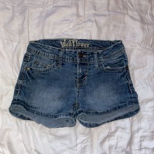 Wallflower jean shorts 💙